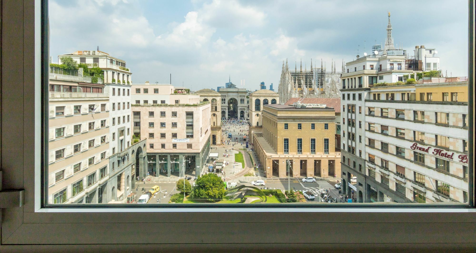 Hintown Duomo Amazing View. Apartamento Milão Exterior foto